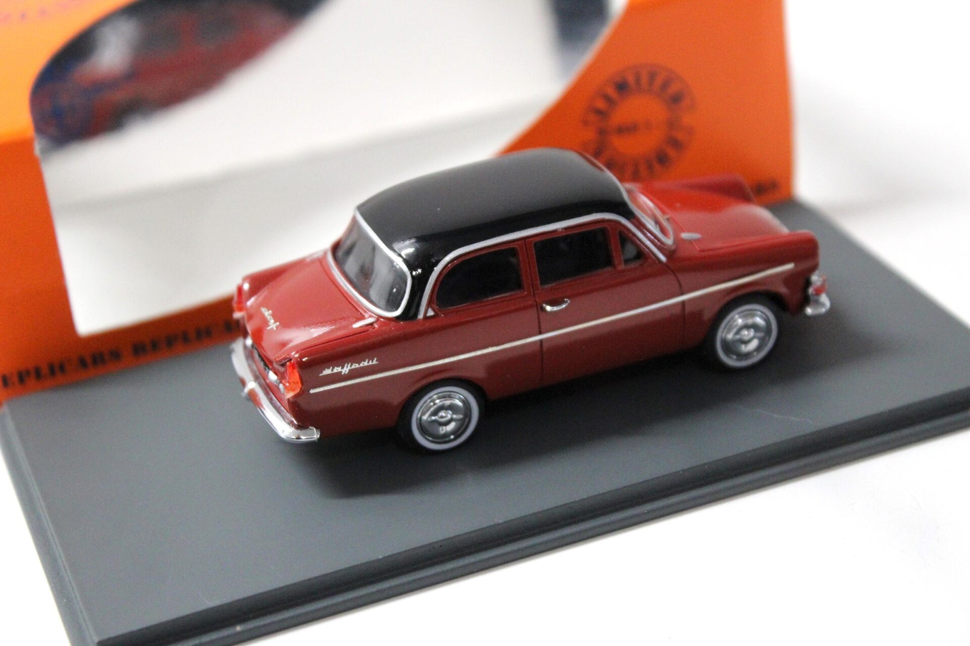1:43 Replicars DAF Daffodil dark red/ black roof
