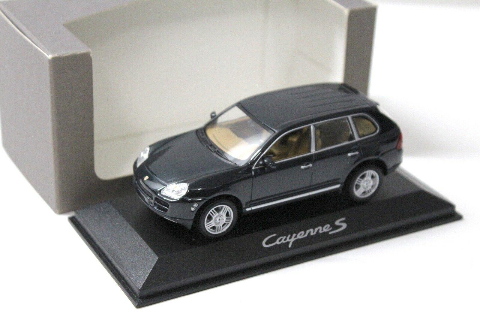 ID 48152 orig.jpg 1:43 Minichamps Porsche Cayenne S dark green DEALER VERSION