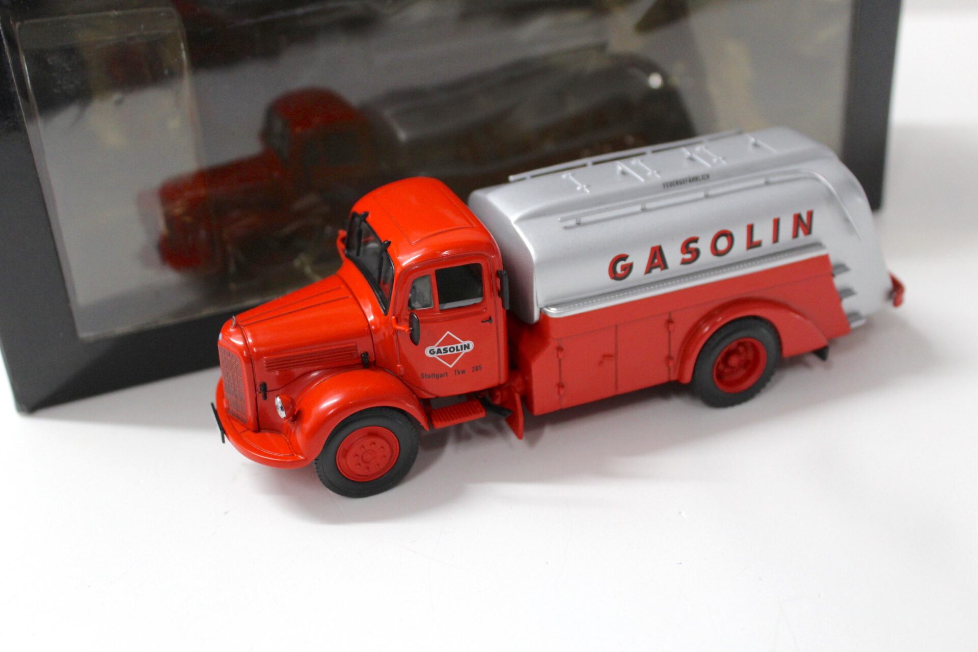 ID 48279 orig 1.jpg 1:43 Minichamps Mercedes L3500 Tankwagen GASOLIN red/ silver