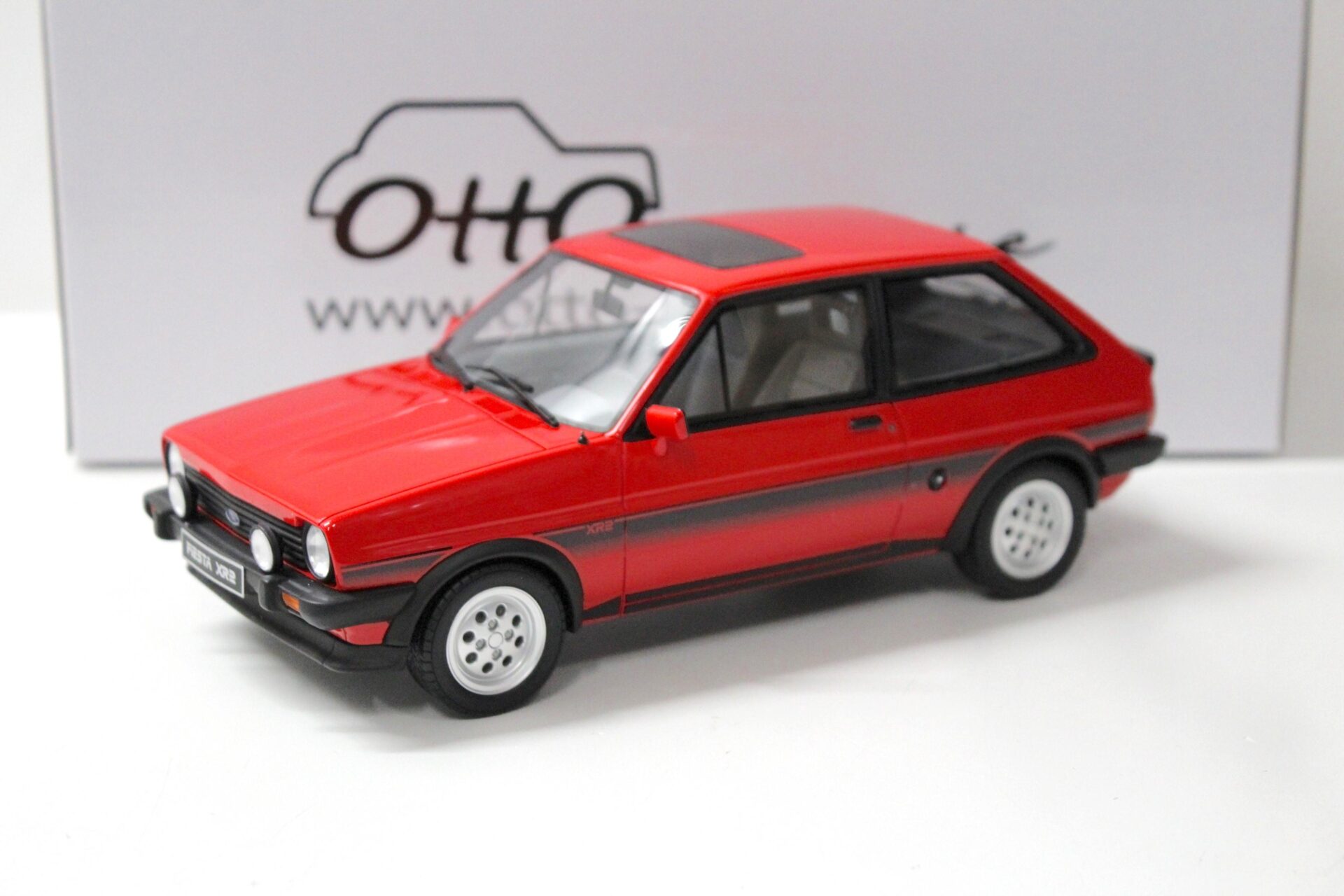 ID 48319 orig 1.jpg 1:18 OTTO mobile OT848 Ford Fiesta MK1 XR2 1981 Sunburst red