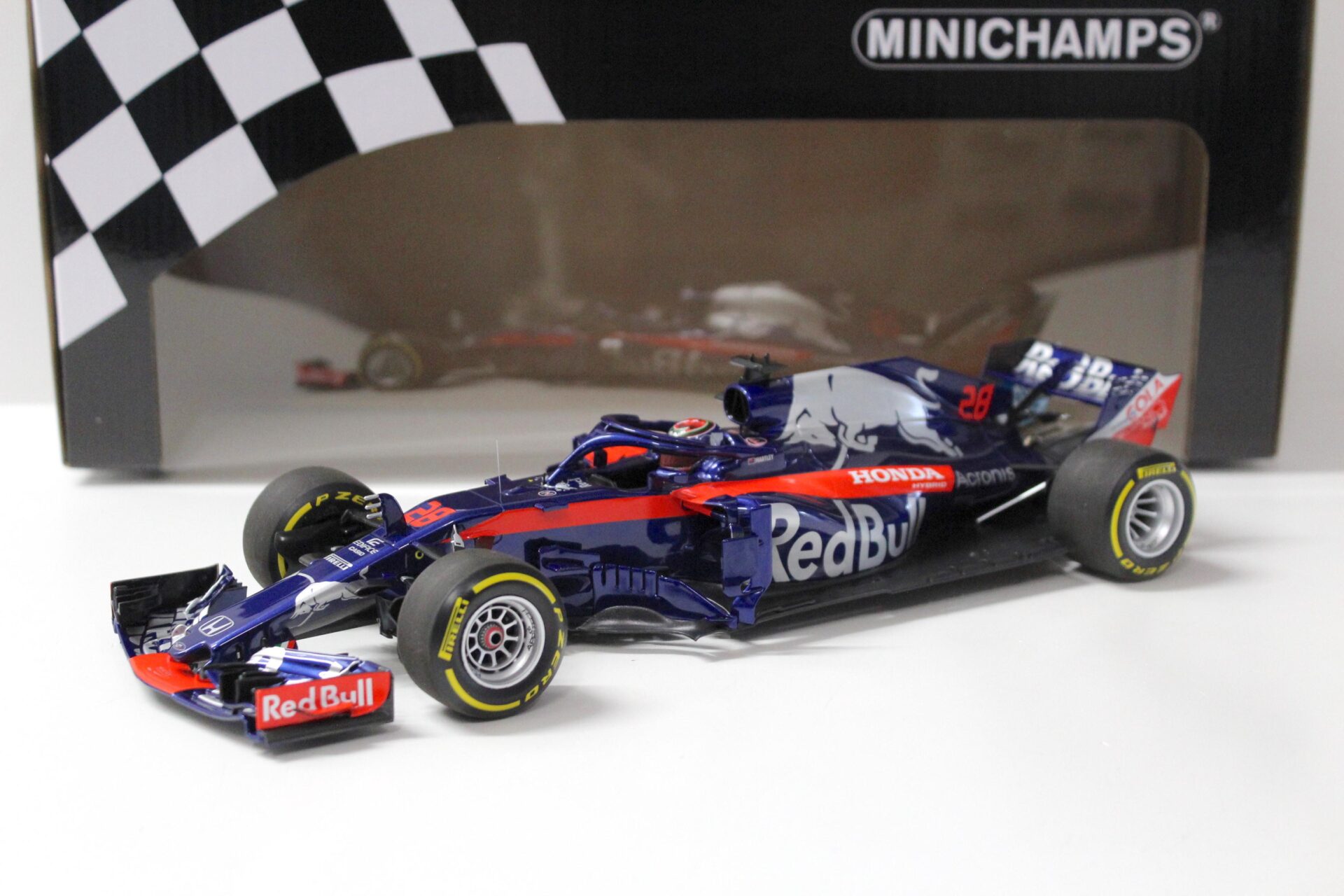 1:18 Minichamps Red Bull F1 SCUDERIA Toro Rosso Honda STR13