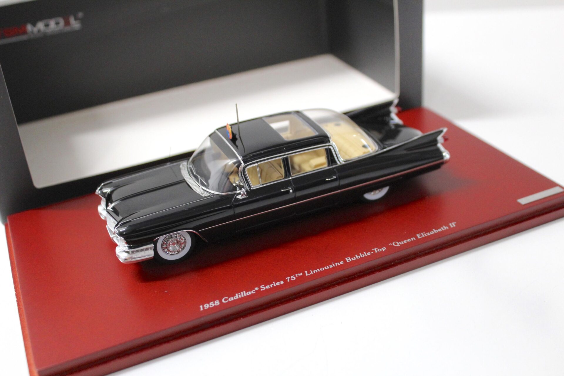 ID 48575 orig.jpg 1:43 TSM True Scale 1958 Cadillac Series 75 Bubble-Top Queen Elizabeth II