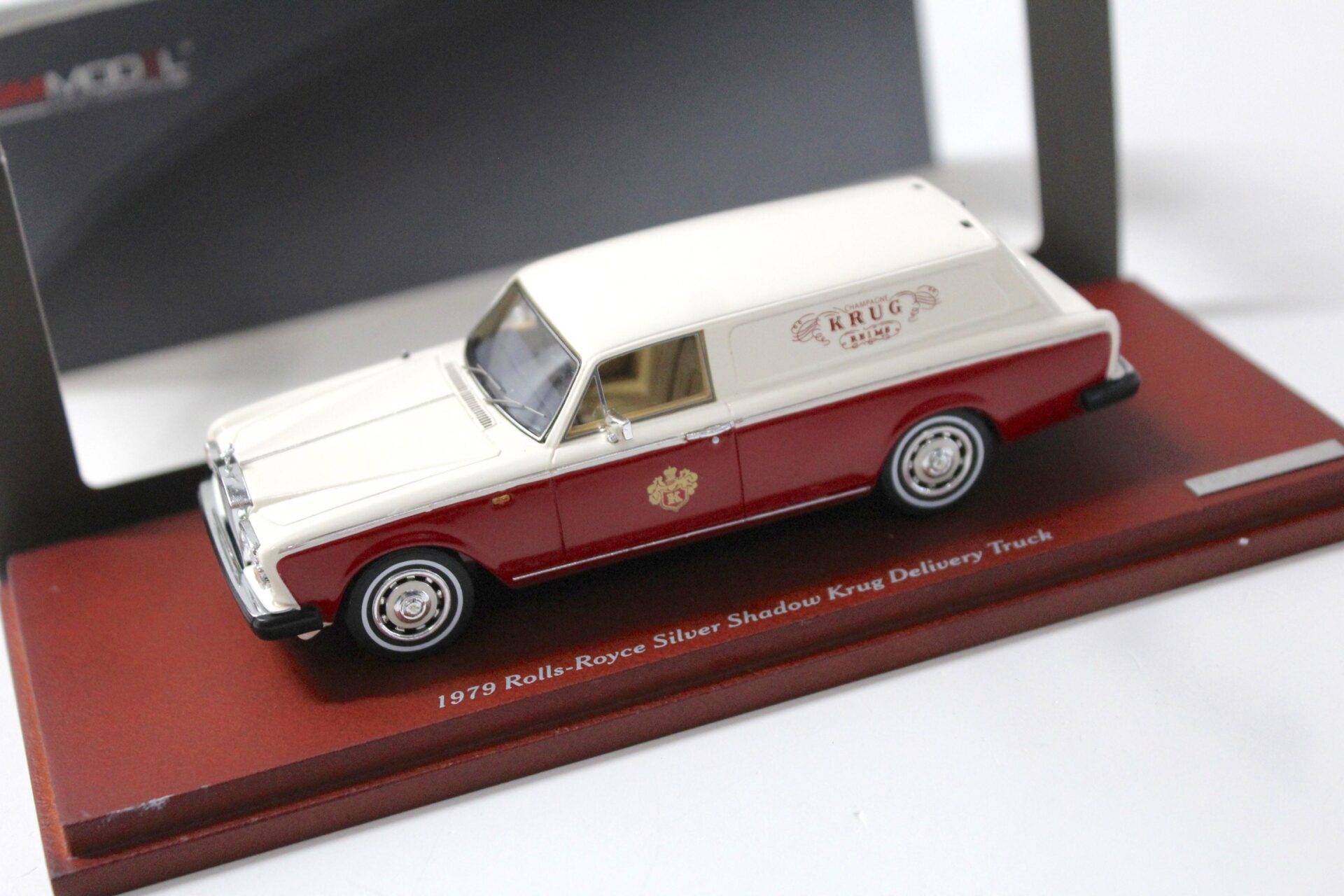 ID 48587 orig.jpg 1:43 TSM True Scale 1979 Rolls Royce Silver Shadow Krug Delivery Van red/ white