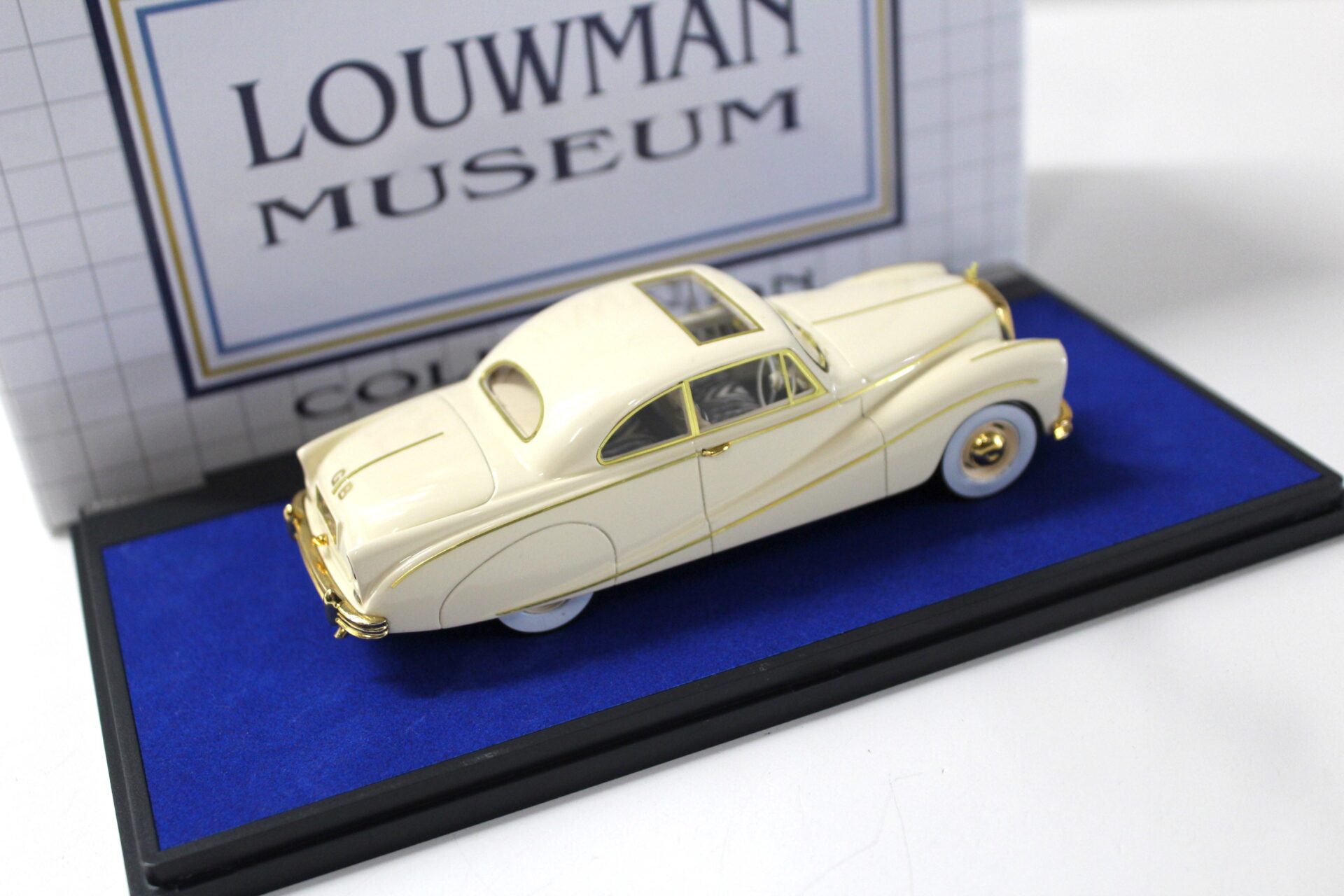 1:43 Matrix Daimler DK400 "Golden Zebra" Hooper white/ gold Louwman Museum