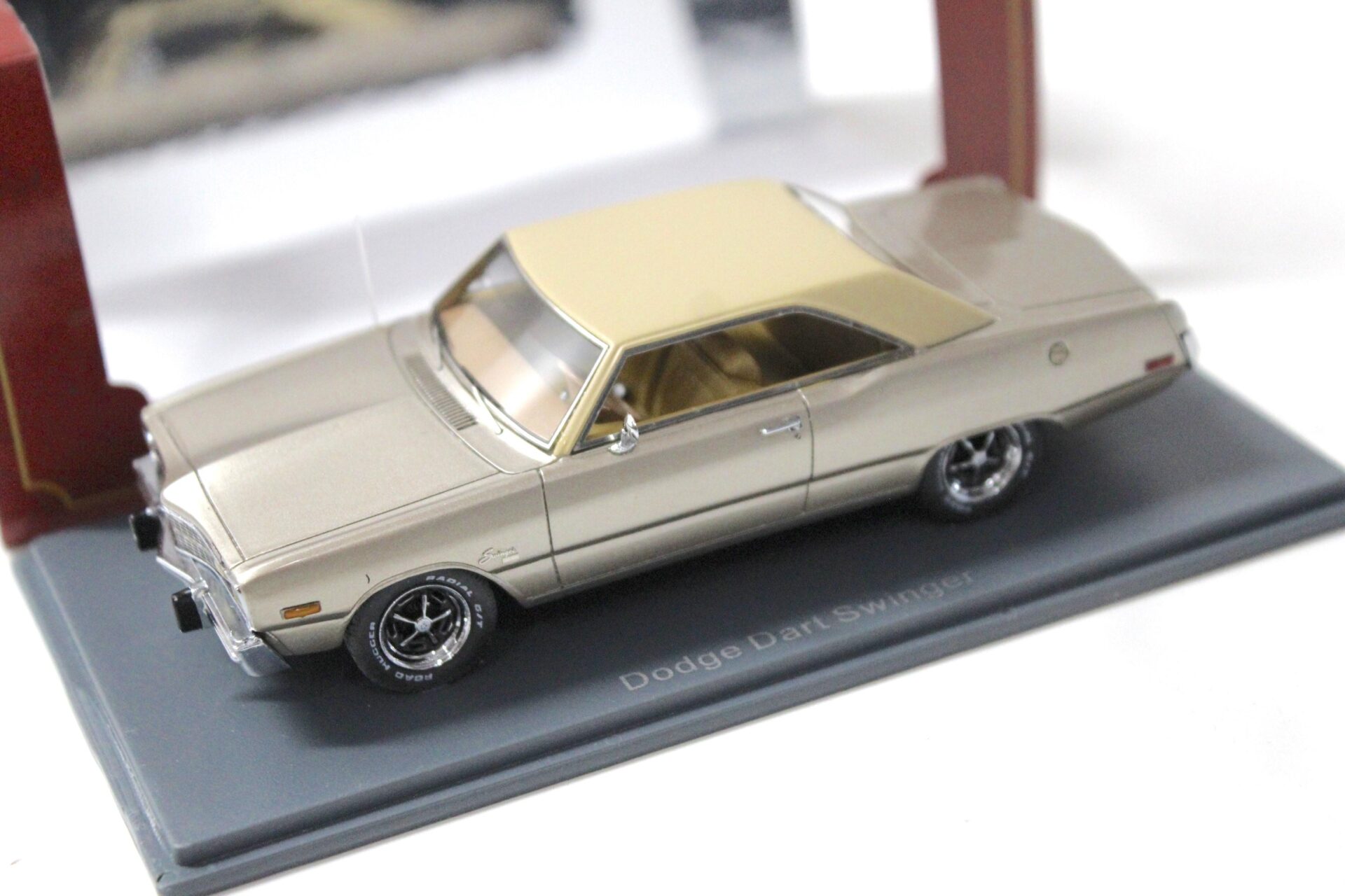 ID 49175 orig.jpg 1:43 American Excellence NEO Dodge Dart Swinger beige metallic