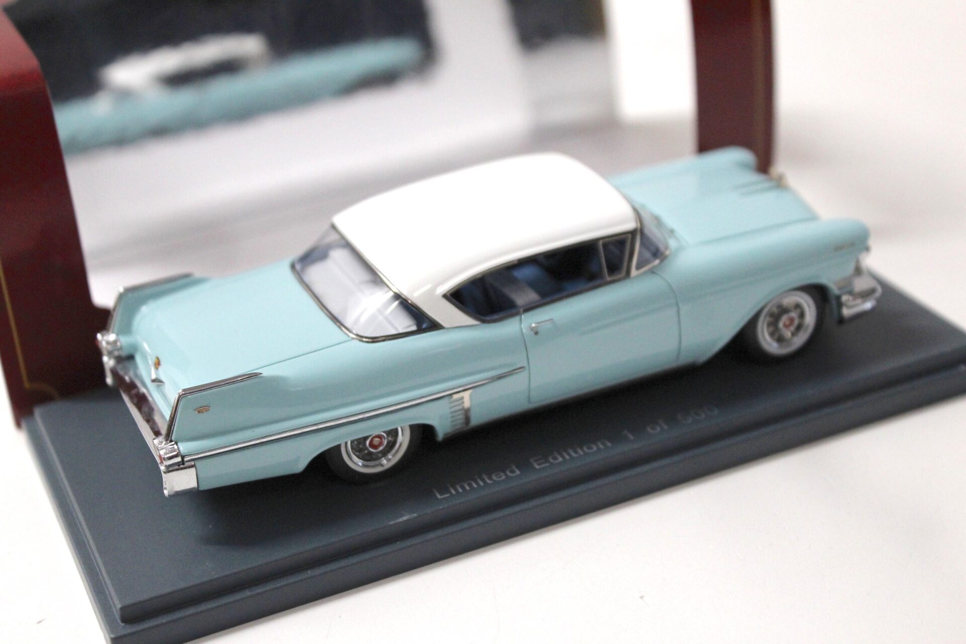 1:43 American Excellence NEO Cadillac Series 62 HT Coupe blue/ white