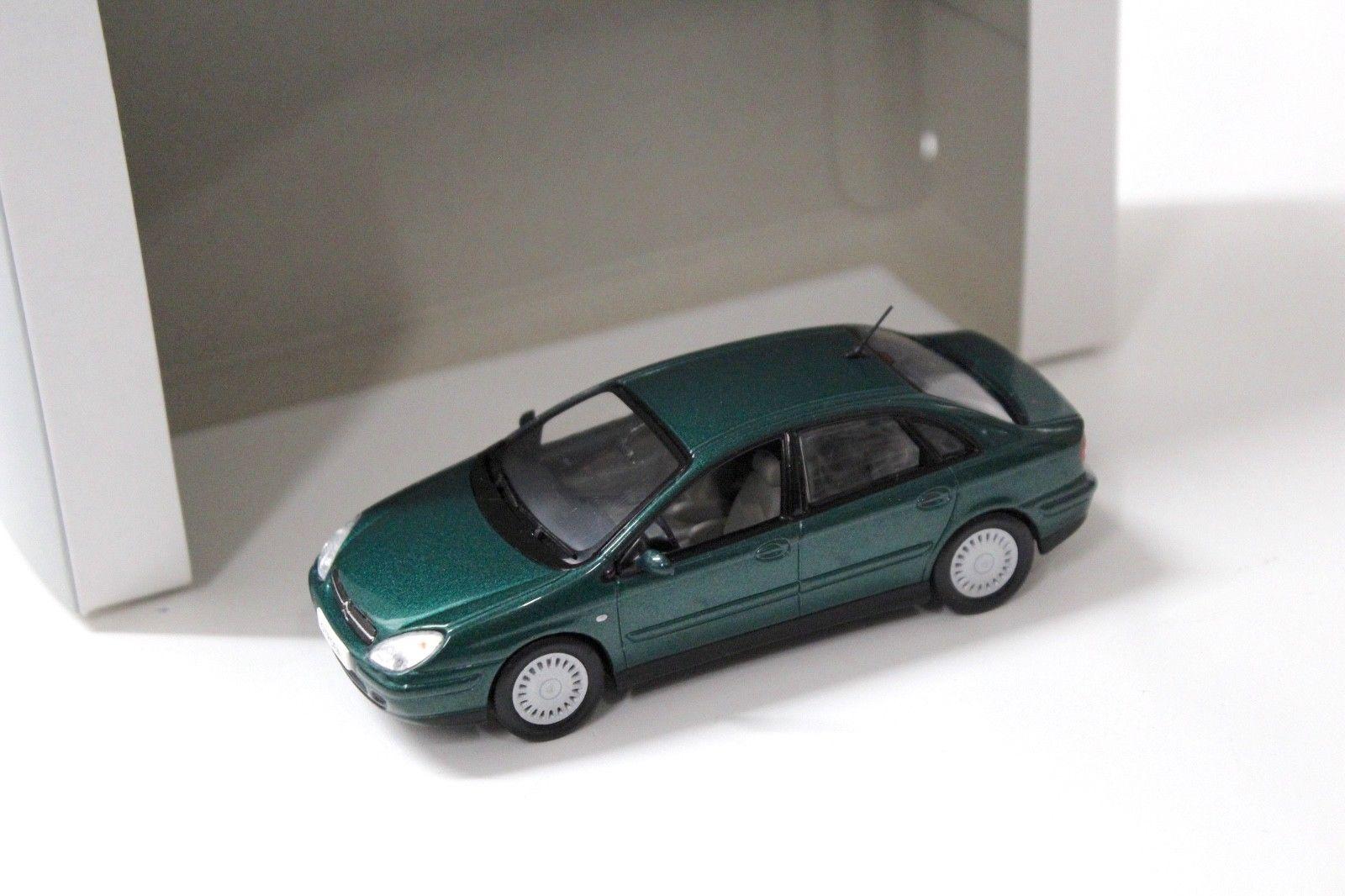 ID 49269 orig 1.jpg 1:43 Norev Citroen C5 Sedan 2001 green DEALER VERSION