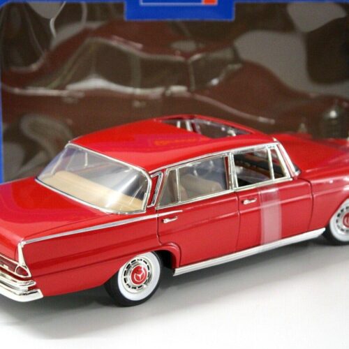 1:18 Revell Mercedes 220SE Limousine red
