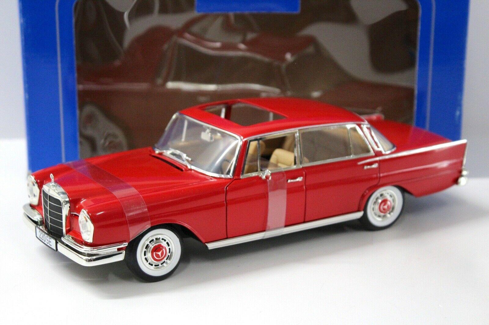 1:18 Revell Mercedes 220SE Limousine red