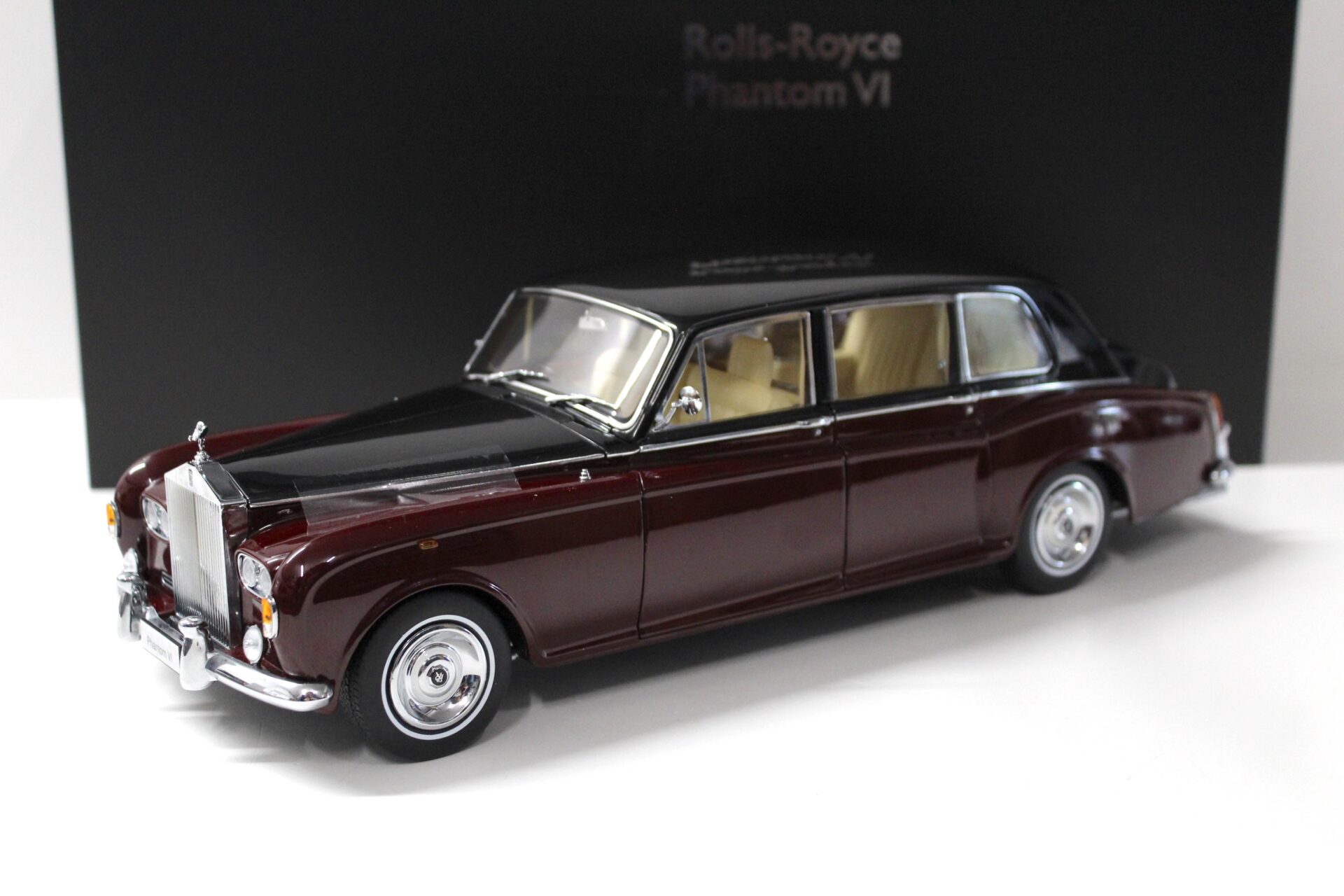 ID 51821 orig 1.jpg 1:18 Kyosho Rolls Royce Phantom VI Limousine red/ black