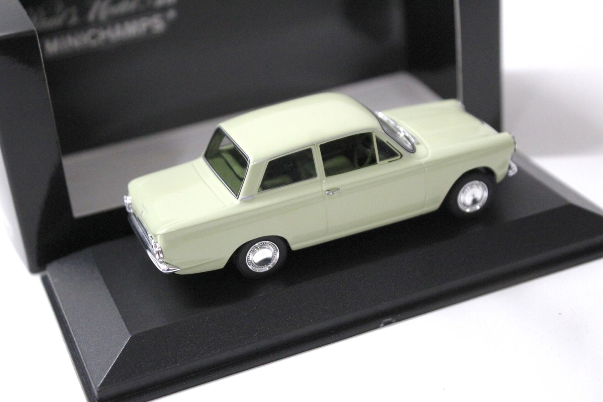 1:43 Minichamps Ford Cortina MK1 lime green 1962