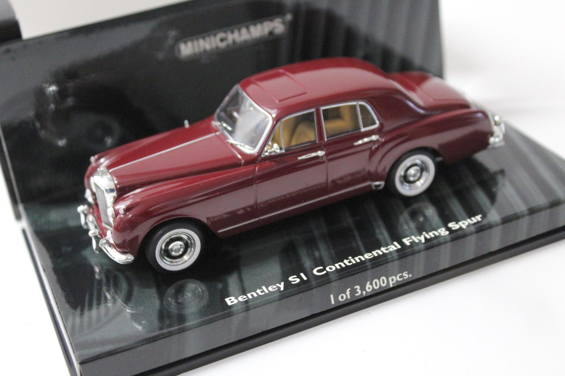 ID 52143 orig 1.jpg 1:43 Minichamps Bentley S1 Continental Flying Spur dark red