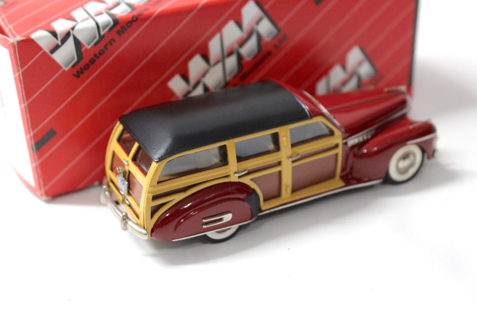 1:43 Western Models 1941 Buick Estate Wagon Woody red