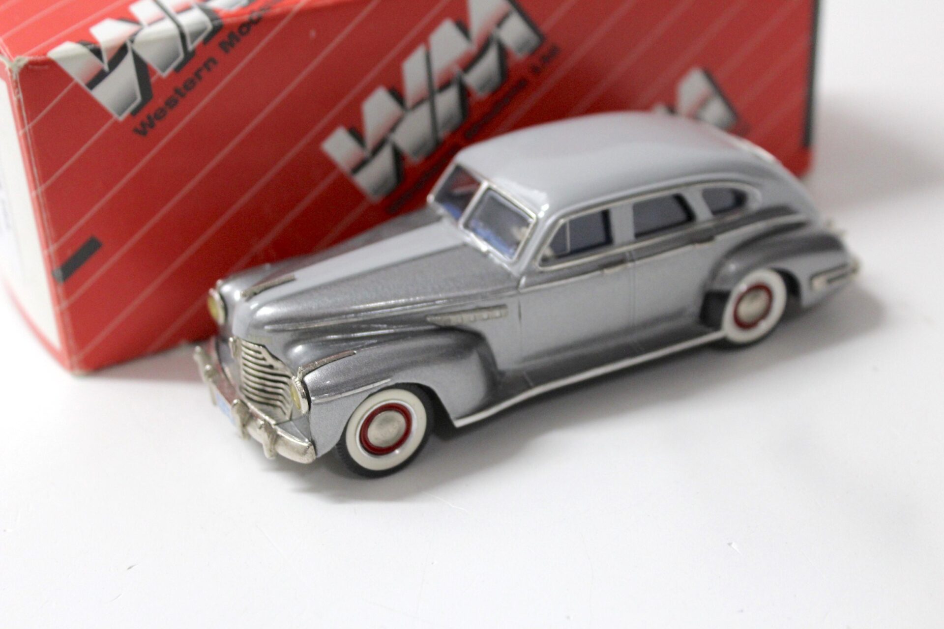 ID 52361 orig 1.jpg 1:43 Western Models 1941 Buick 4-Door Sedan two tone grey