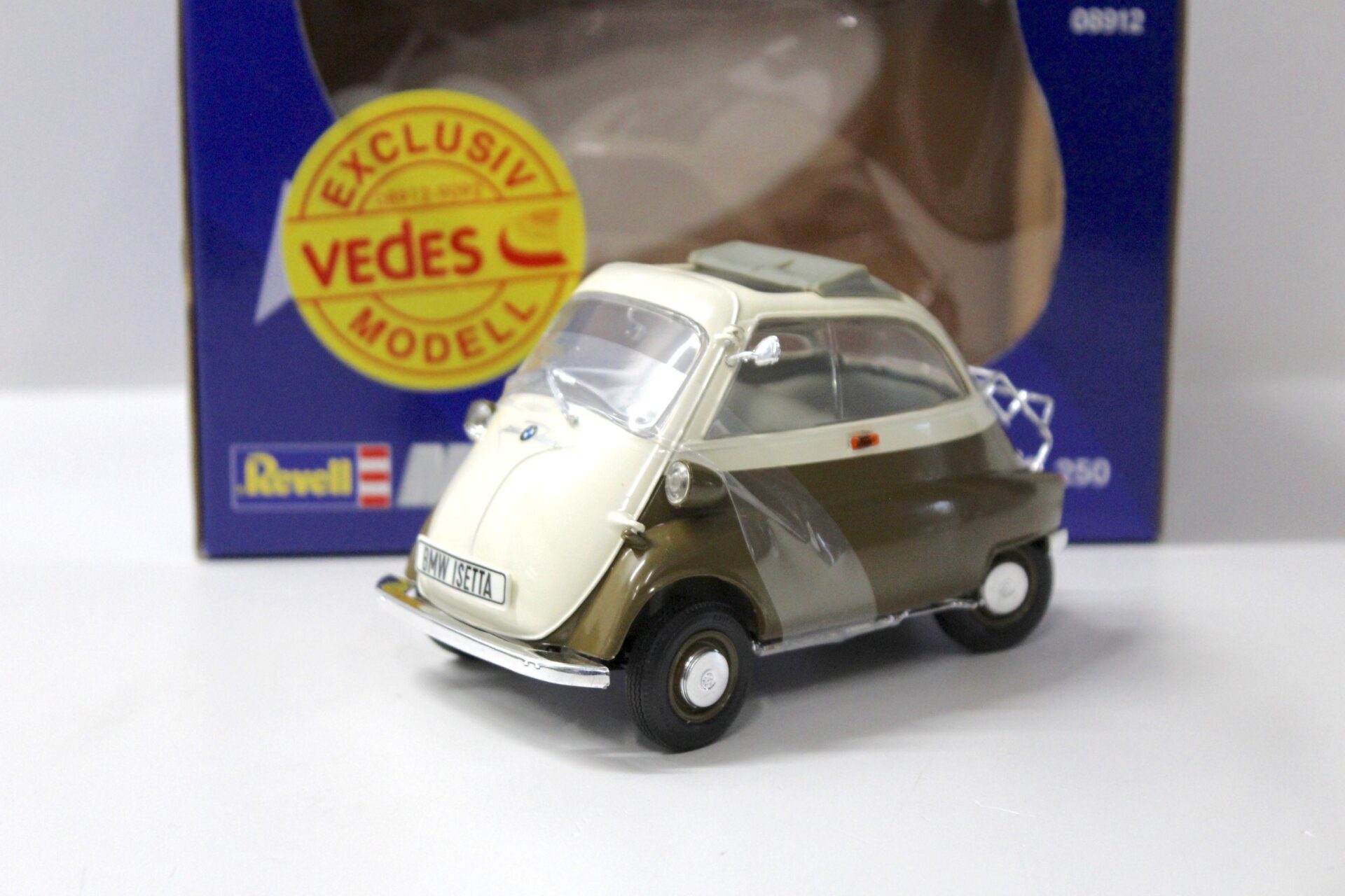 ID 52463 orig 1.jpg 1:18 Revell BMW Isetta 250 brown/ white VEDES Exclusive