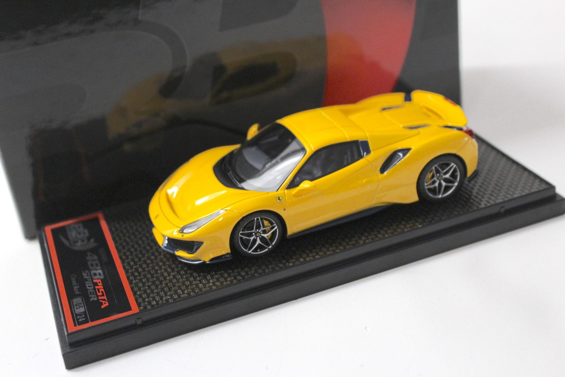 ID 52720 orig 2.jpg 1:43 BBR Ferrari 488 Pista Spider Closed roof Giallo Modena Limited 24 pcs.