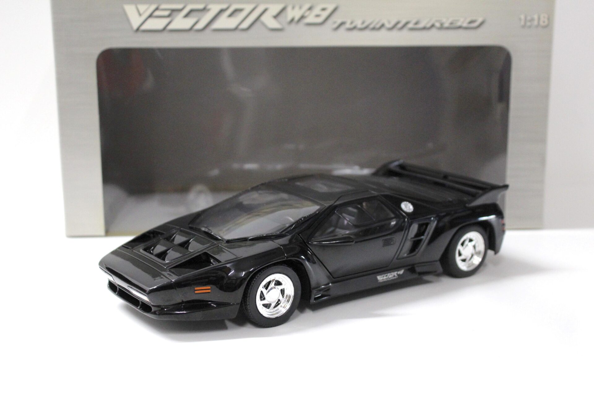 ID 52785 orig 1.jpg 1:18 Ricko Vector W8 Twinturbo 1991 black