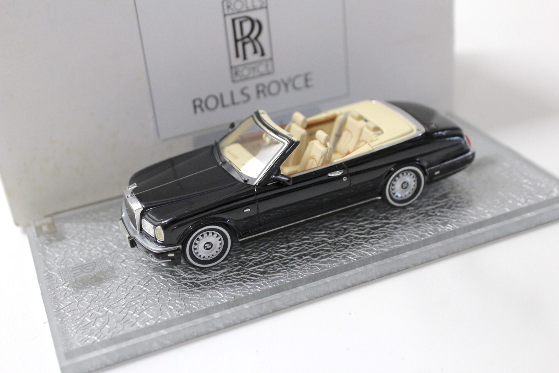 ID 53106 orig 1.jpg 1:43 PT Model 2000 Rolls Royce Corniche Convertible black