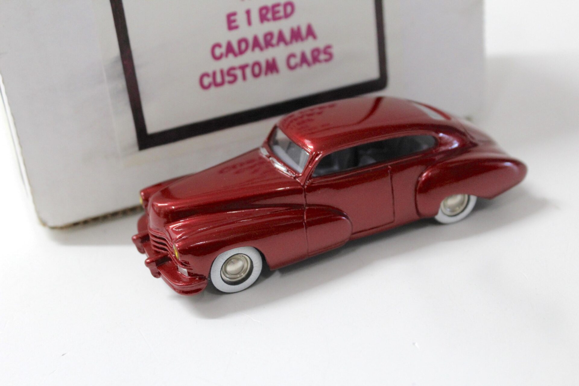 1:43 CADARAMA Custom Cars 1947 Cadillac 62 Coupe E1 red