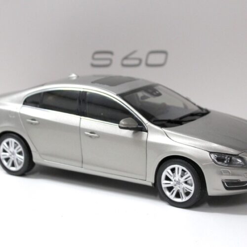 1:18 Motor City Classics Volvo S60 Sedan Seashell 2015 - Image 2