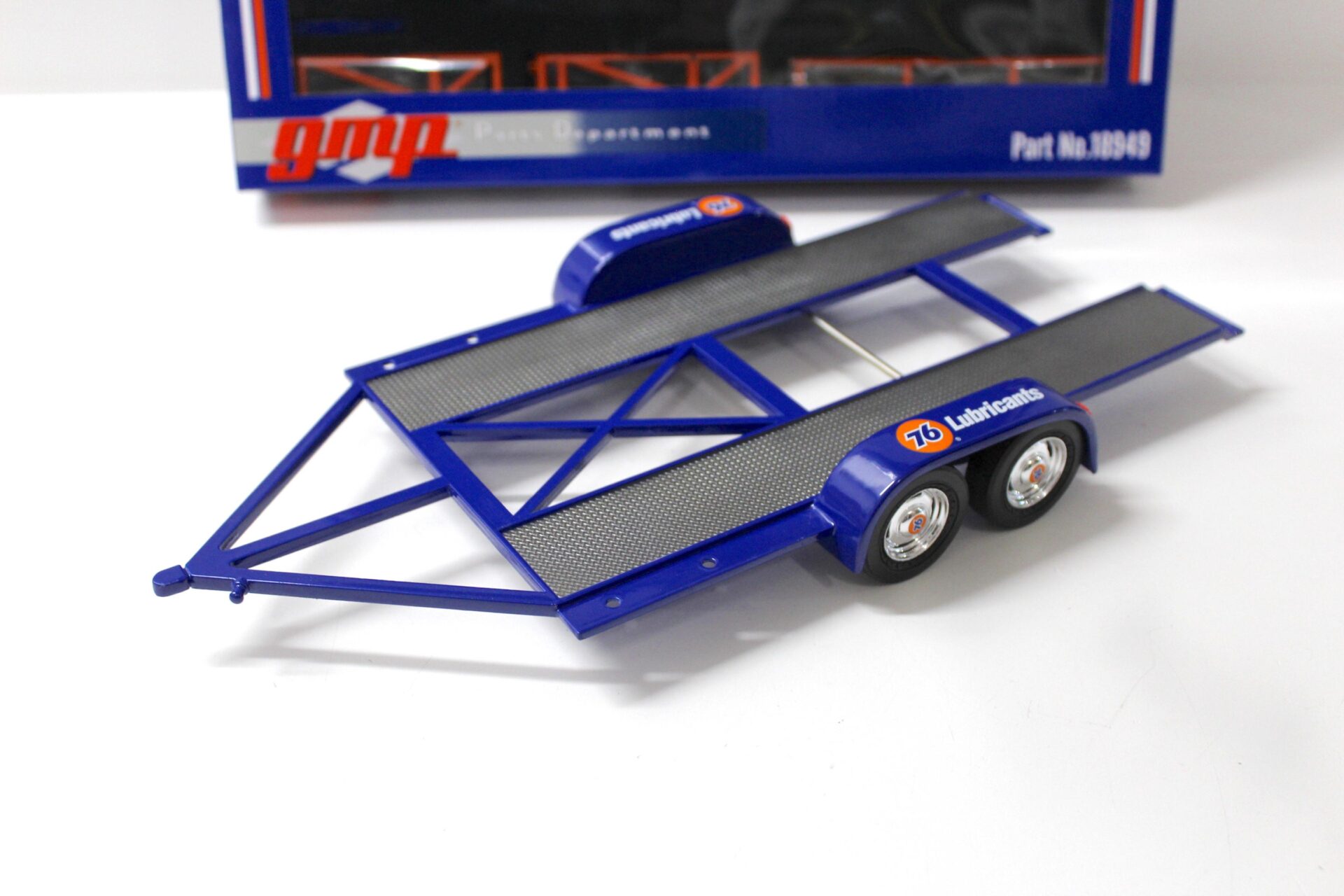 ID 53261 orig 1.jpg 1:18 GMP Trailer Anhänger *UNION 76* Lubricants Diorama Zubehör