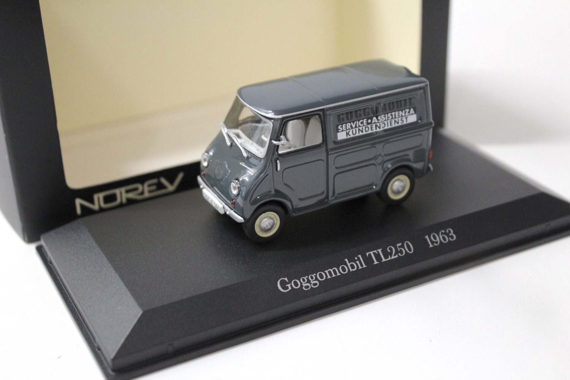 ID 53684 orig.jpg 1:43 Norev Goggomobil TL250 Service Assistenza Kundendienst 1963 grey