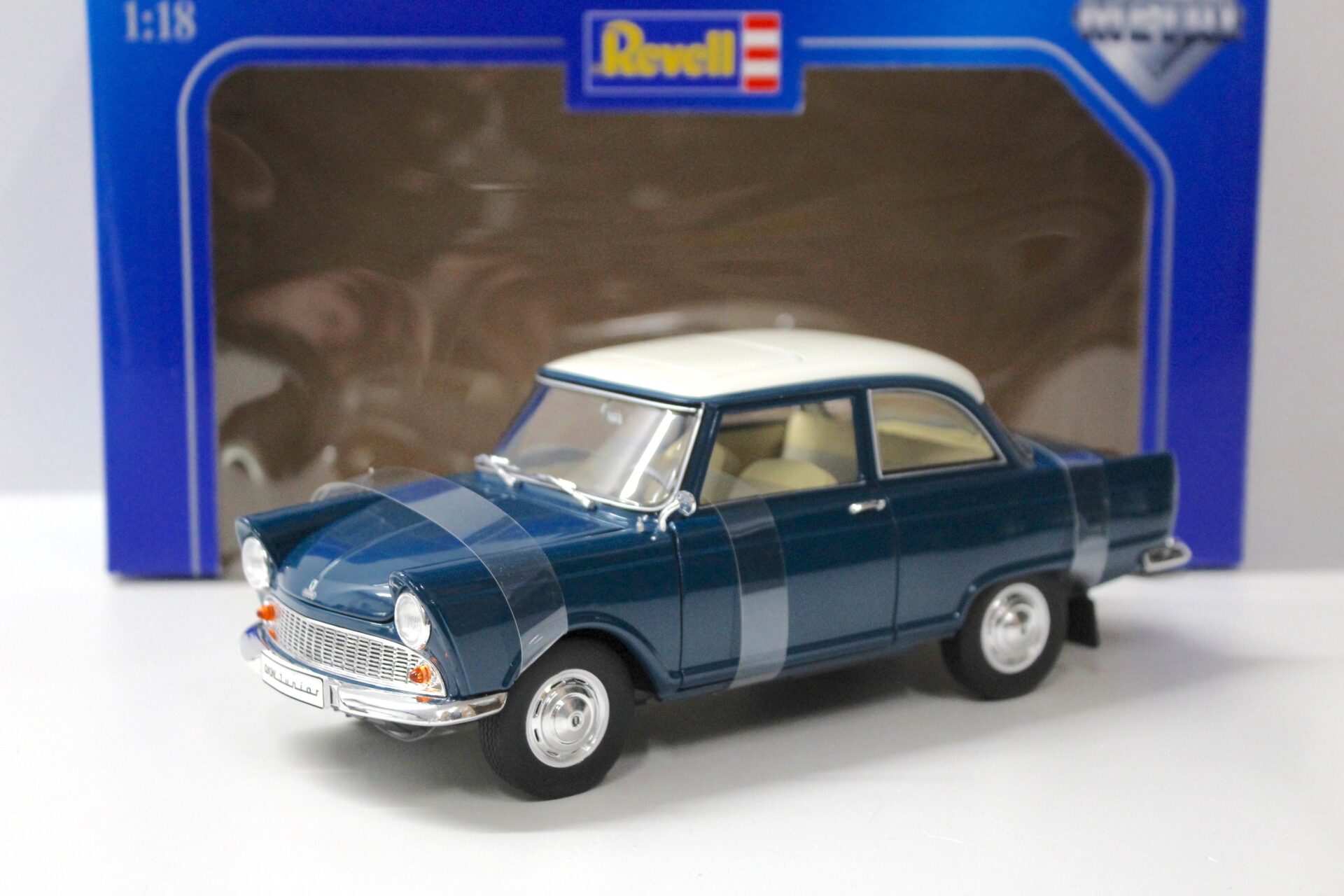 ID 53814 orig.jpg 1:18 Revell DKW Junior blue/ white
