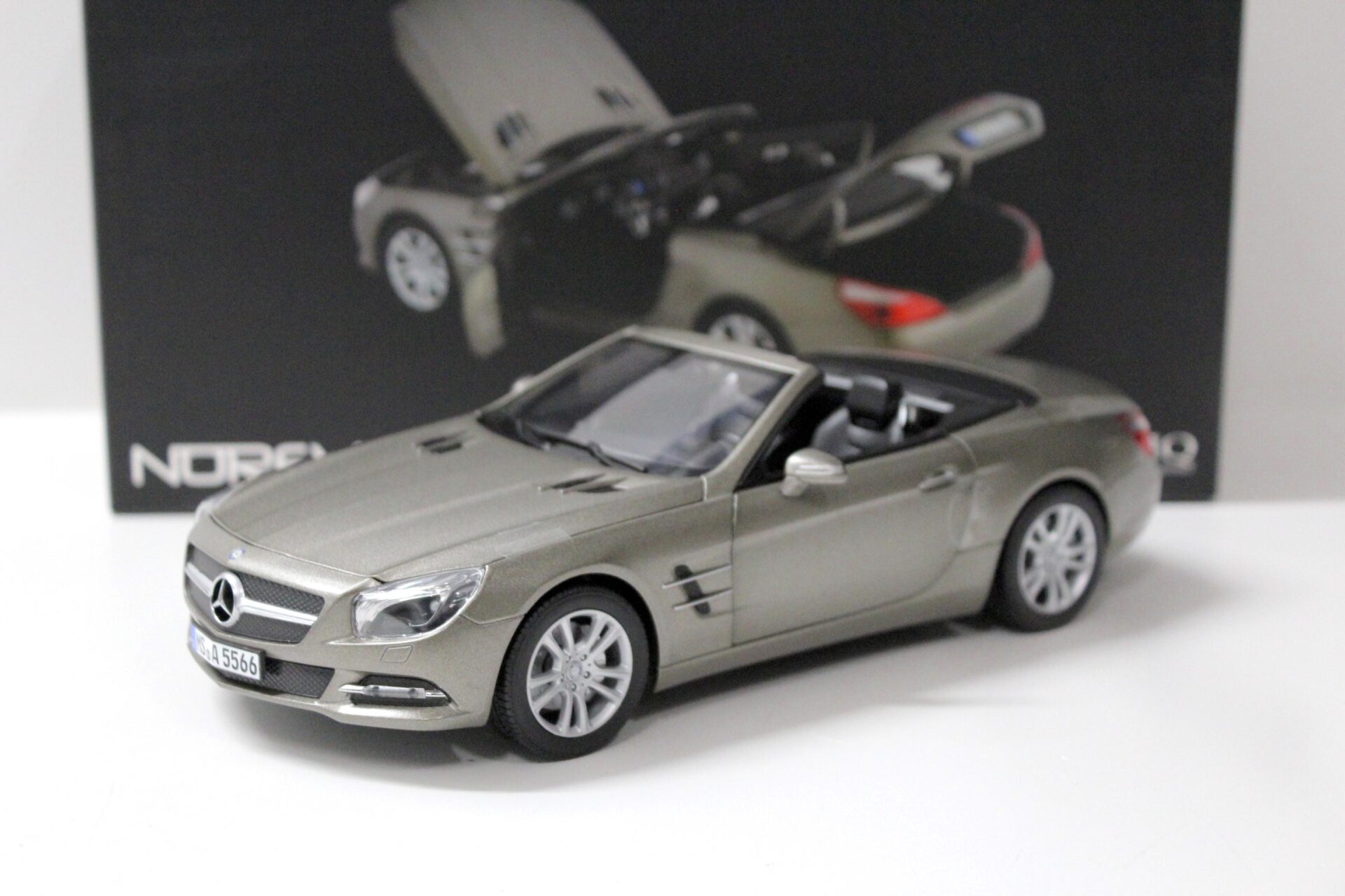 ID 54182 orig 1.jpg 1:18 Norev Mercedes SL 500 R231 dark grey matt 2012