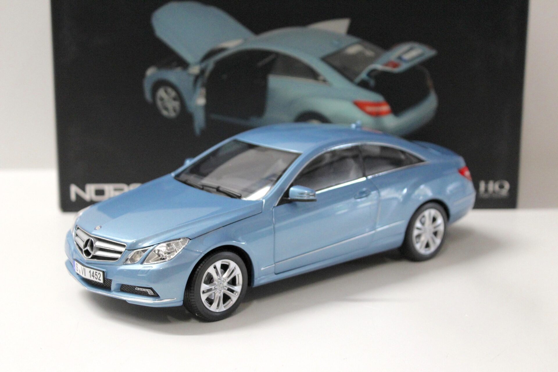 ID 54234 orig 1.jpg 1:18 Norev Mercedes E500 E-Class Coupe Indigolith blue metallic 2009