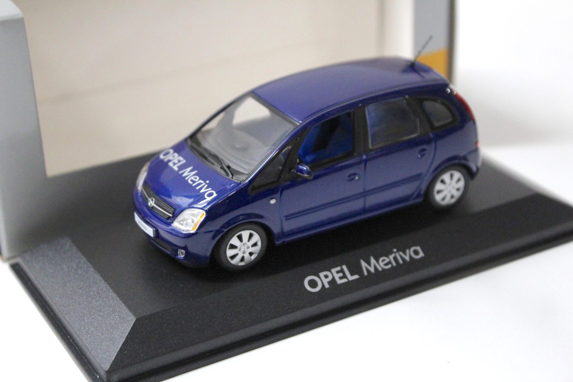 ID 54534 orig.jpg 1:43 Minichamps Opel Meriva blue metallic DEALER VERSION