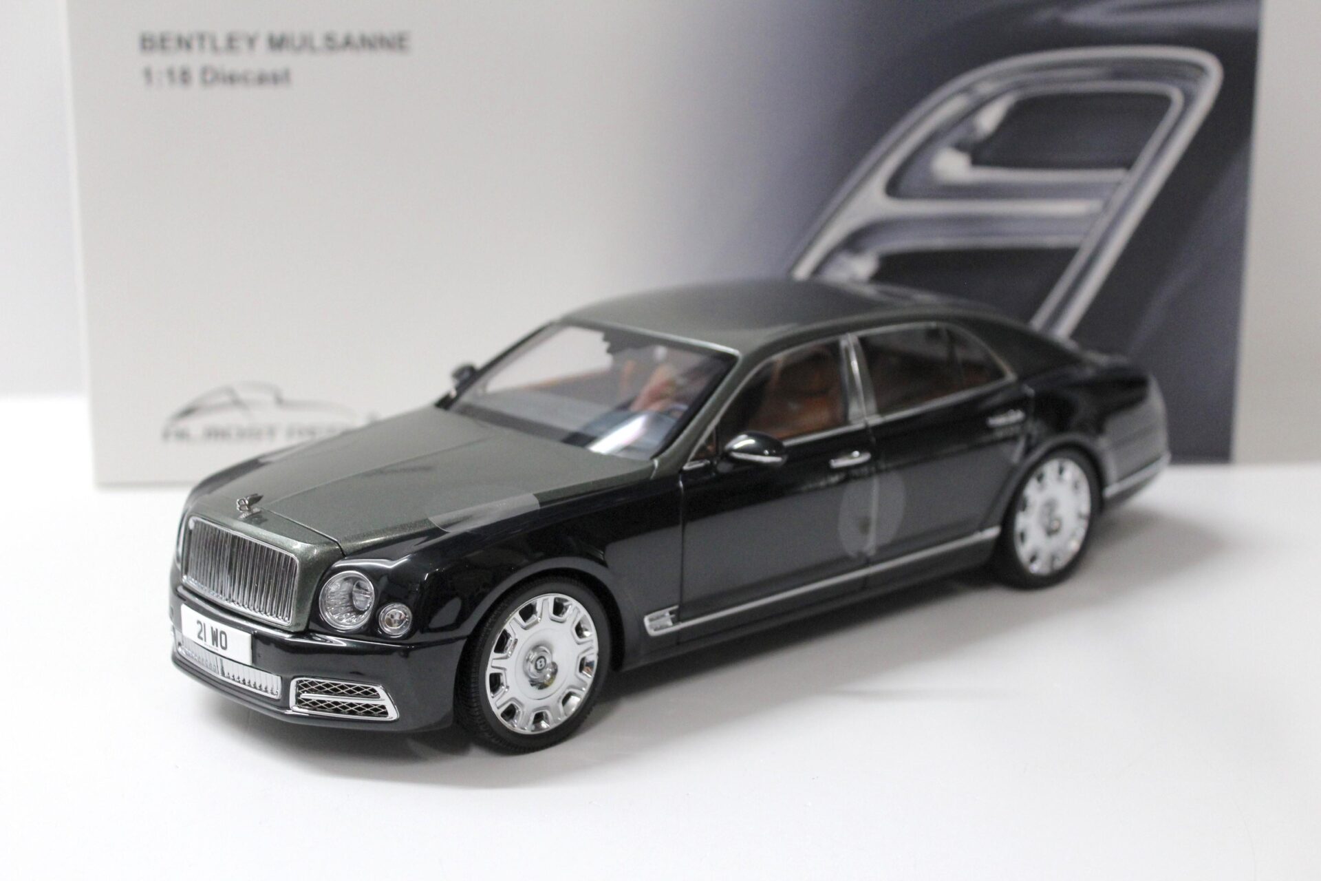 ID 54643 orig 1.jpg 1:18 Almost Real Bentley Mulsanne Speed 2017 Light Emerald / Midnight Emerald
