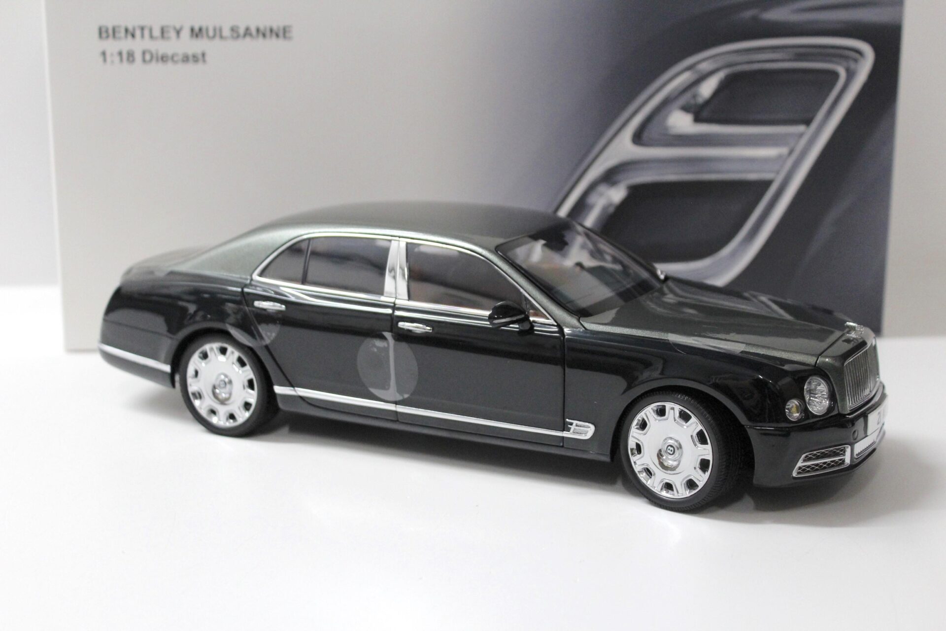 1:18 Almost Real Bentley Mulsanne Speed 2017 Light Emerald / Midnight Emerald