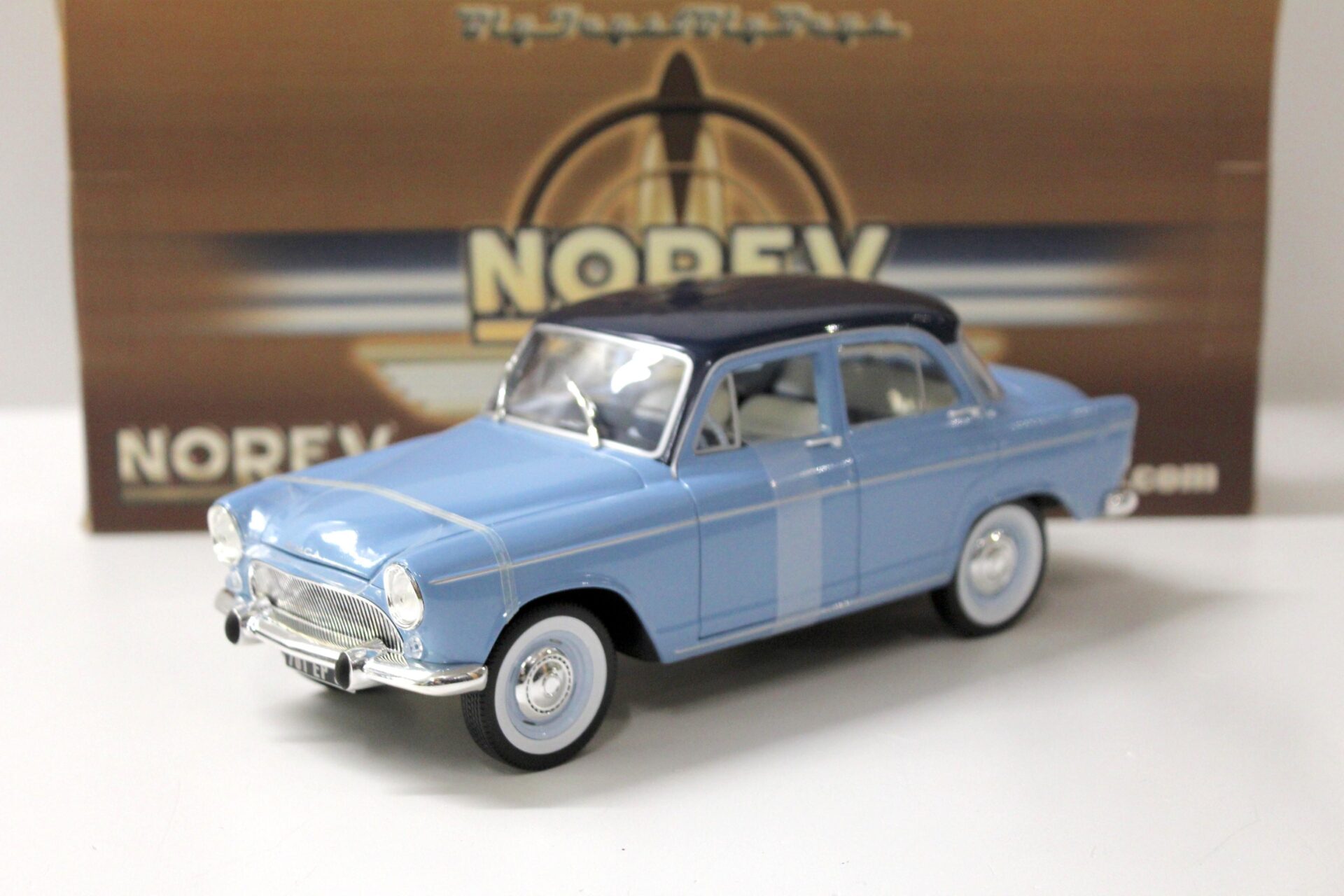 ID 54784 orig 1.jpg 1:18 Norev Simca Aronde P60 Montlhery blue/ dark blue