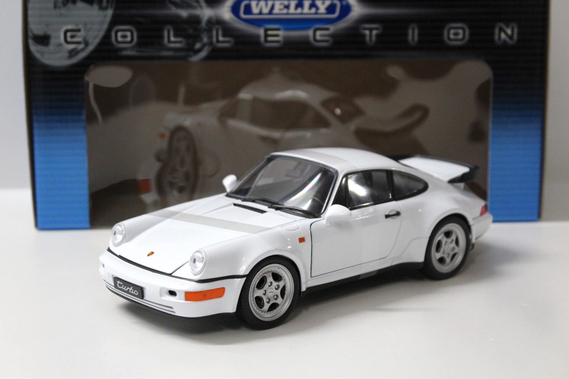 ID 54820 orig 1.jpg 1:18 Welly Porsche 911 (964) Turbo Coupe white
