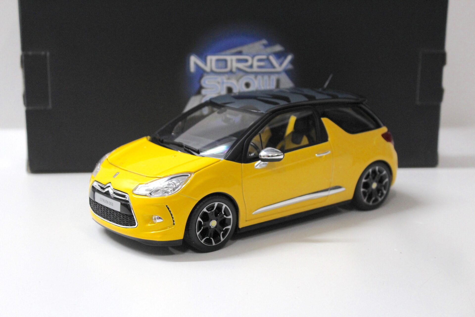 ID 55030 orig 1.jpg 1:18 Norev Citroen DS3 yellow/ black roof 2010