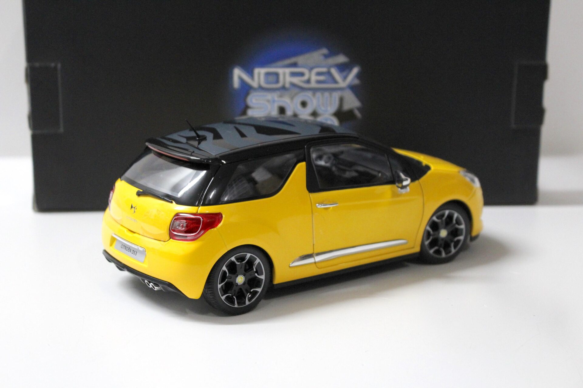 1:18 Norev Citroen DS3 yellow/ black roof 2010