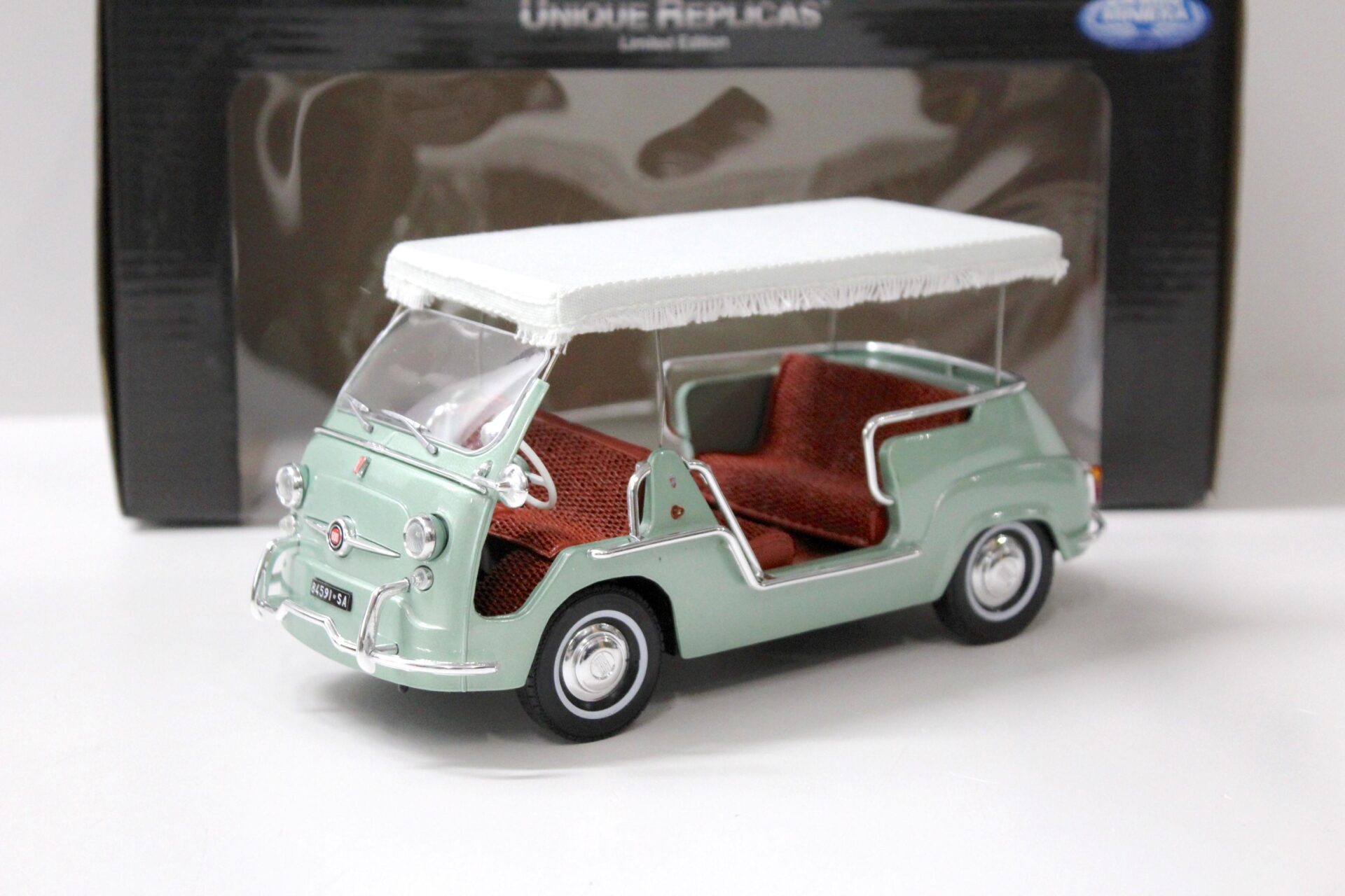 ID 55101 orig.jpg 1:18 La Mini Miniera Fiat 600 D Multipla "TAXI COSTIERA AMALFITANA" green