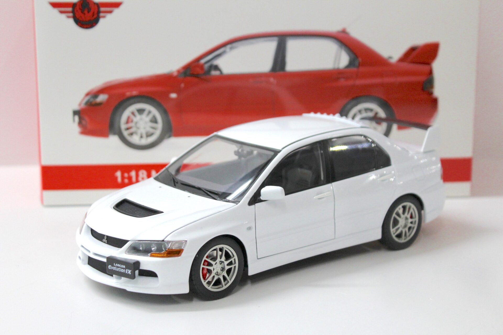 ID 55122 orig 2.jpg 1:18 Kyosho SUPER A Mitsubishi Lancer Evolution IX GSR white