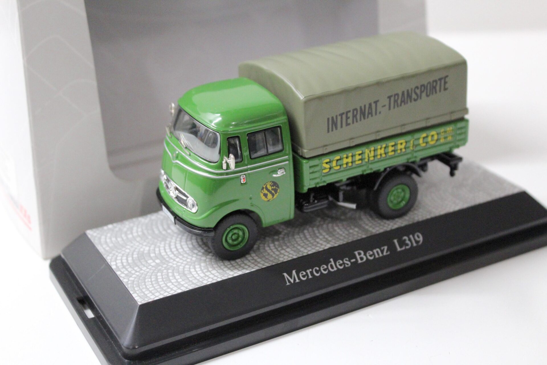 ID 55216 orig 1.jpg 1:43 Premium ClassiXXs Mercedes L319 Pritsche/ Plane Schenkel green