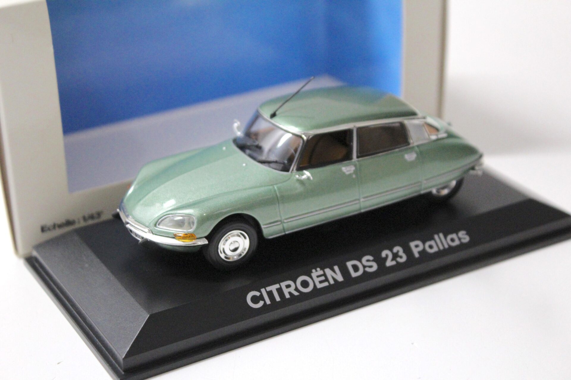 ID 55298 orig 2.jpg 1:43 Norev Citroen DS 23 Pallas green metallic