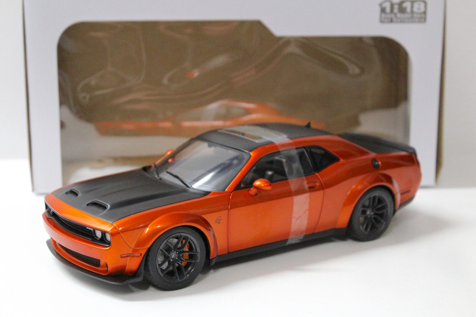ID 55400 orig.jpg 1:18 Solido Dodge Challenger SRT Hellcat Redeye Widebody orange/ black