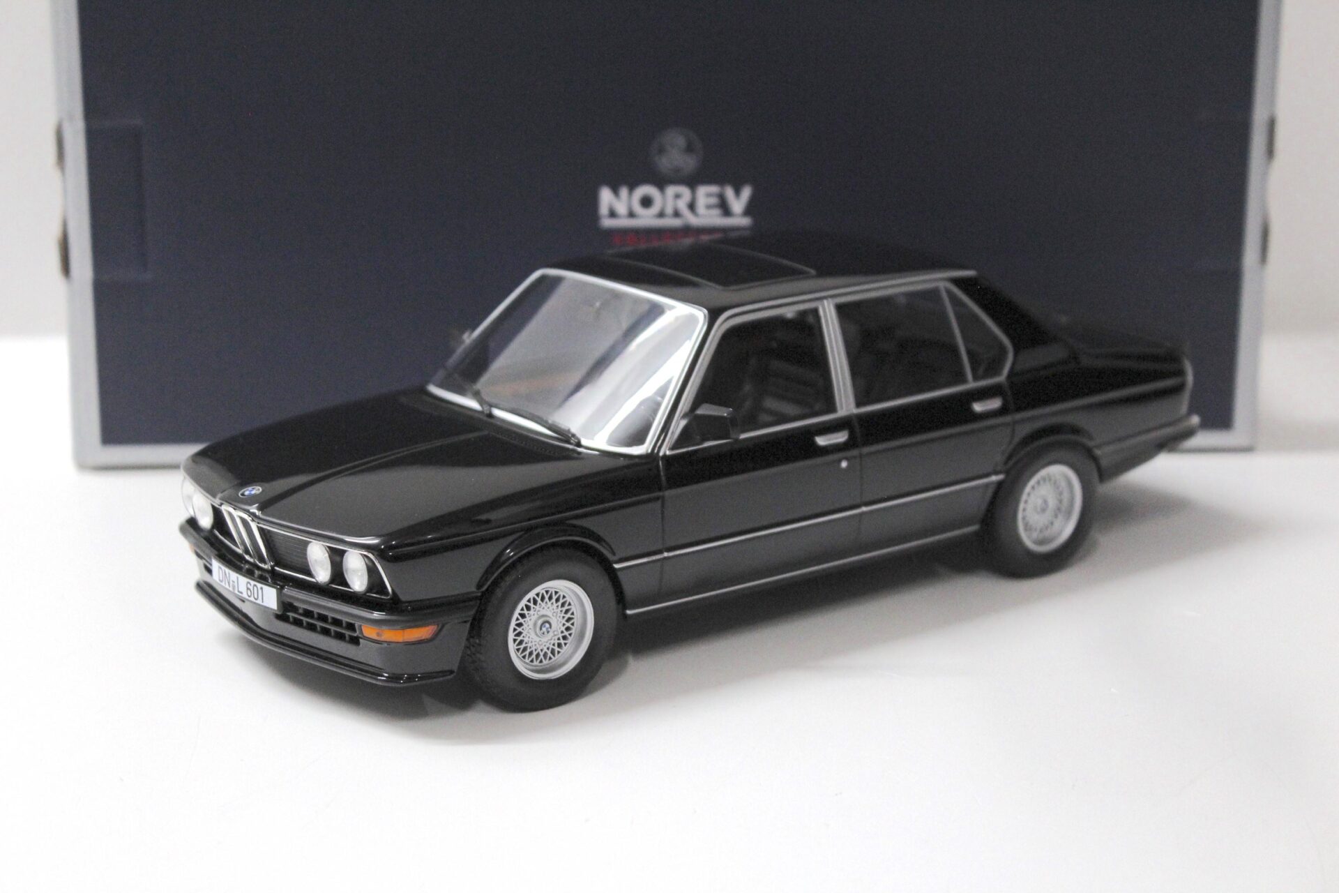ID 55679 orig 1.jpg 1:18 Norev BMW M 535i E12 Sedan 1980 black