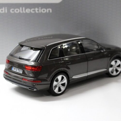 1:18 Minichamps Audi Q7 Argus brown DEALER VERSION
