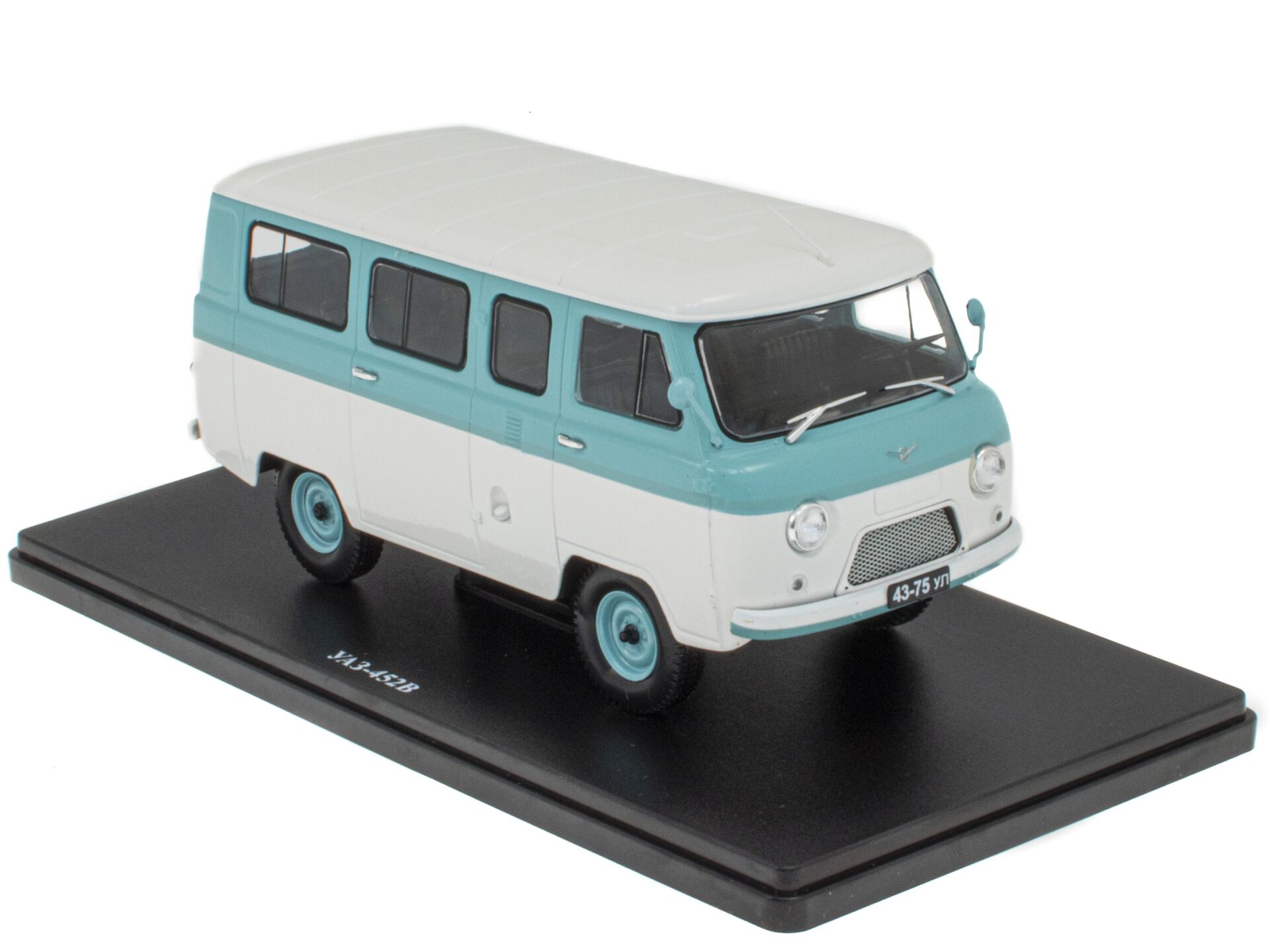 ID 55842 orig.jpg 1:24 Hachette East Legendary UAZ-452V Bus Van blue/ white 1965
