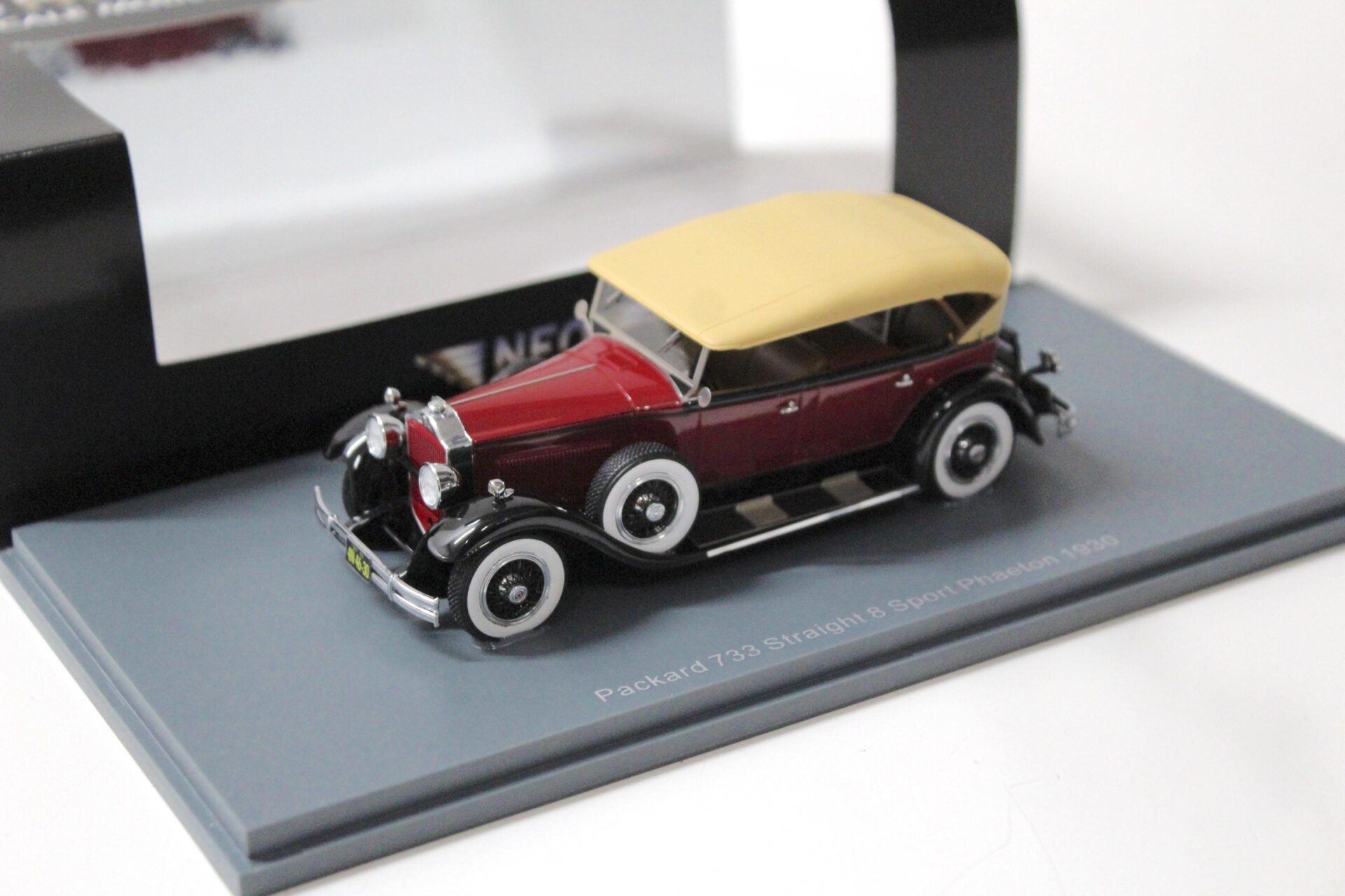 ID 56140 orig 1.jpg 1:43 NEO Packard 733 Straight 8 Sport Phaeton 1930 red/ beige Top