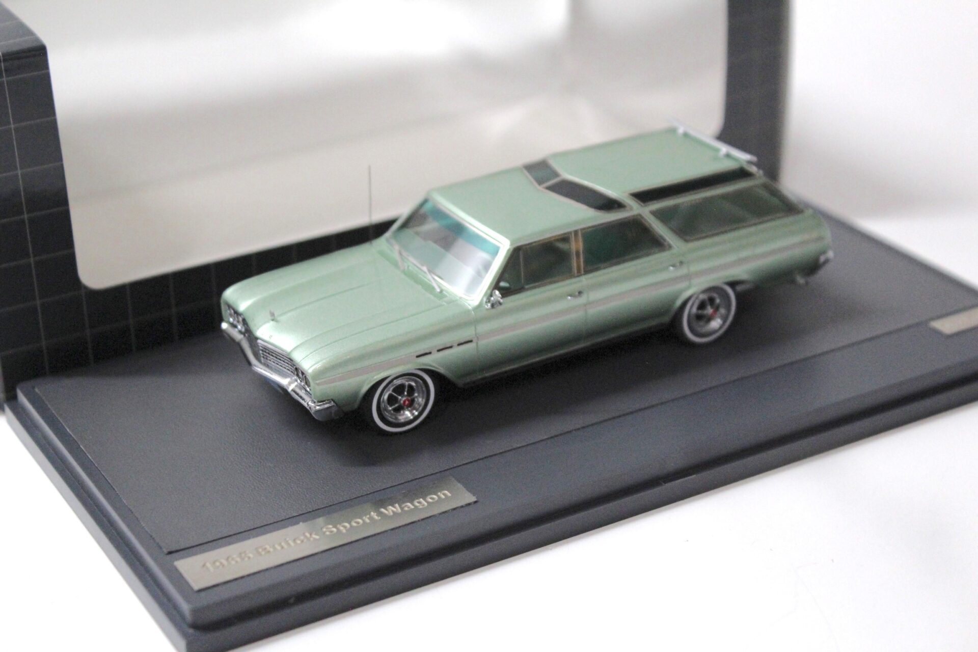 ID 56167 orig.jpg 1:43 Matrix 1965 Buick Sport Wagon light green metallic