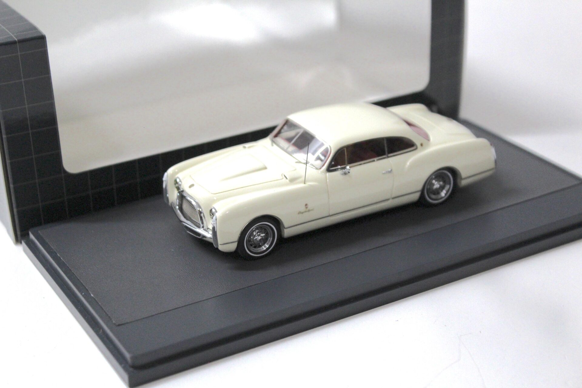 ID 56176 orig 1.jpg 1:43 Matrix 1953 Chrysler Ghia C.B. Thomas Special white