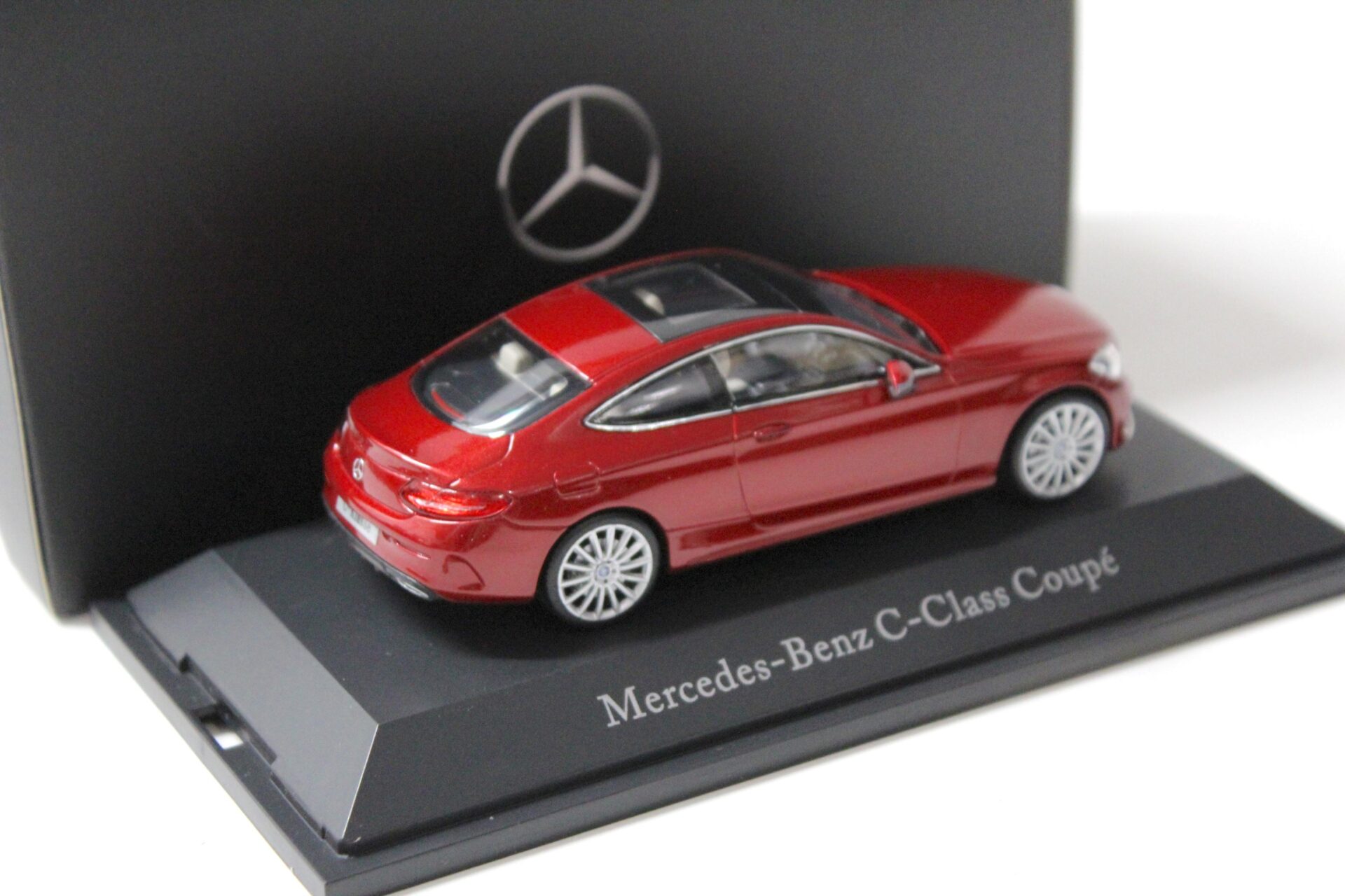 1:43 Kyosho Mercedes C-Klasse Coupe C205 hyacinth red metallic DEALER VERSION