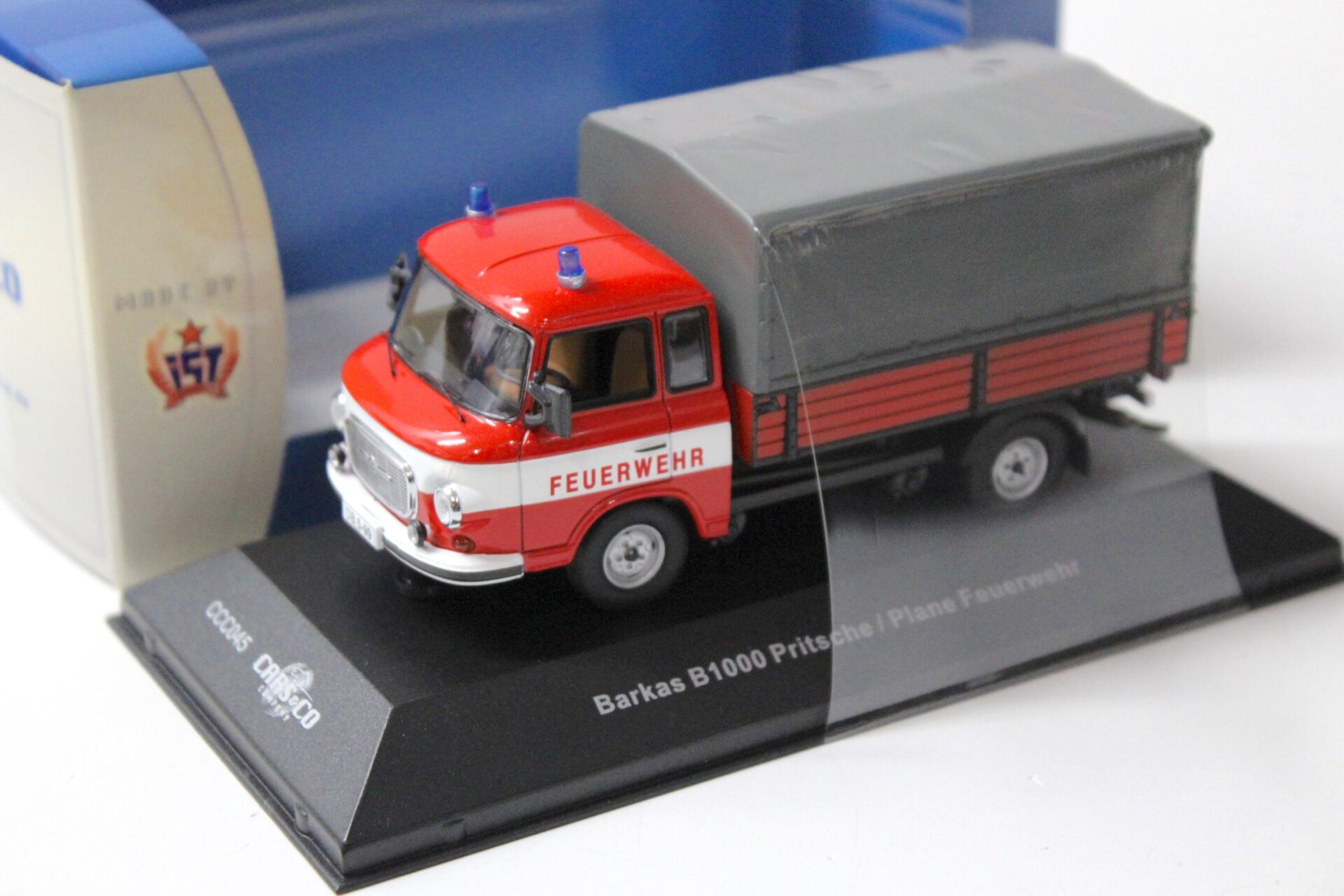 ID 56405 orig.jpg 1:43 Cars&Co IST Barkas B1000 Pritsche/ Plane Feuerwehr red/ grey