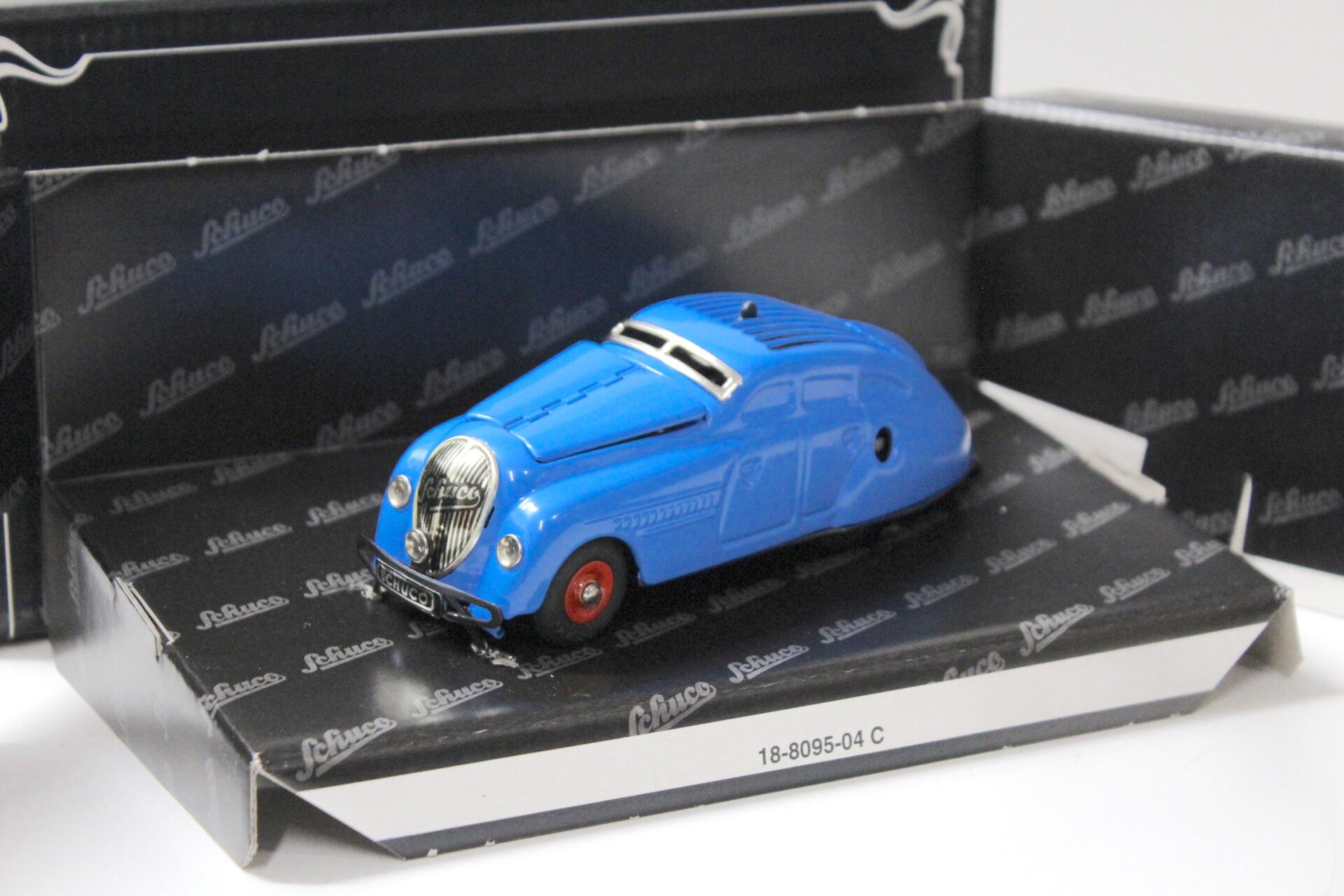 ID 56483 orig 1.jpg Schuco-Classic 01061 Kommando-Auto 2000 blue/ red wheel
